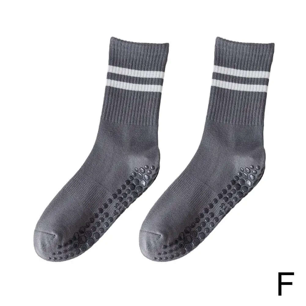 Non-Slip Sports Socks – Cotton Grip for Yoga & Fitness