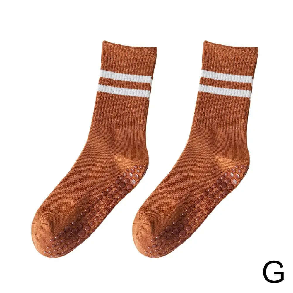 Non-Slip Sports Socks – Cotton Grip for Yoga & Fitness