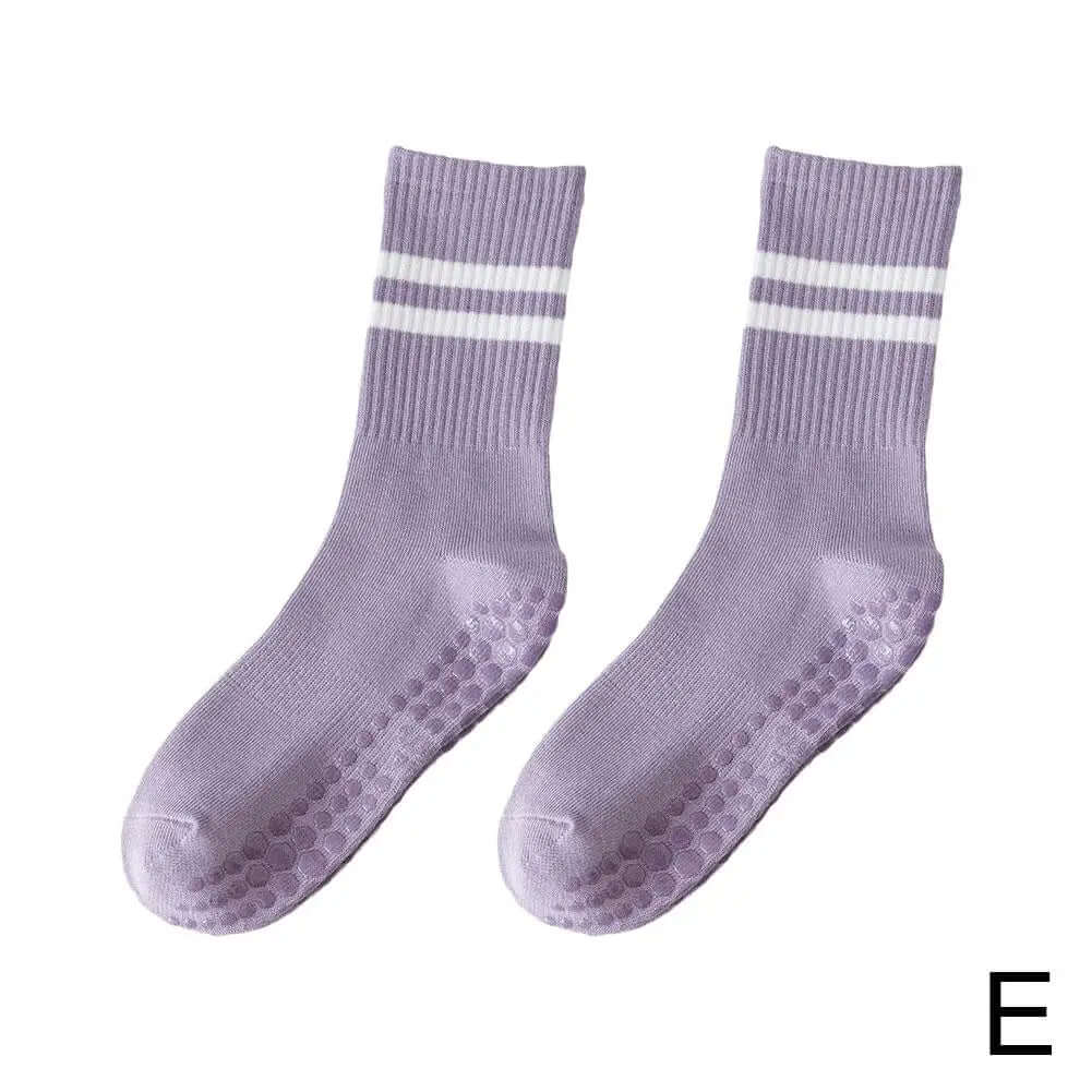 Non-Slip Sports Socks – Cotton Grip for Yoga & Fitness