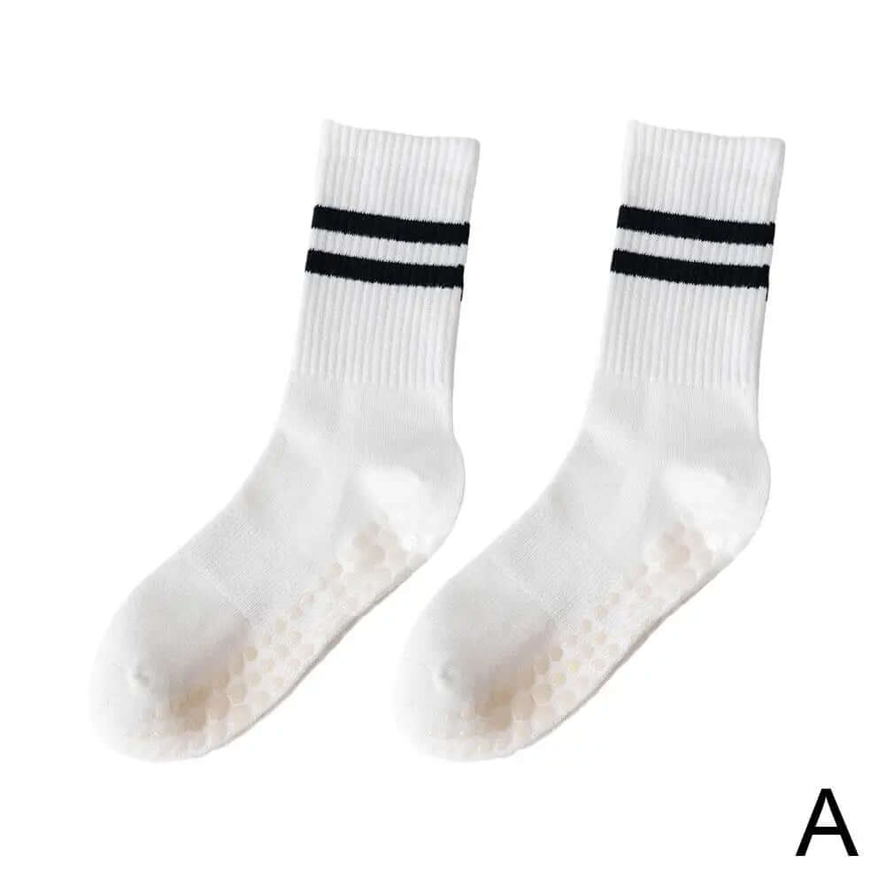 Non-Slip Sports Socks – Cotton Grip for Yoga & Fitness